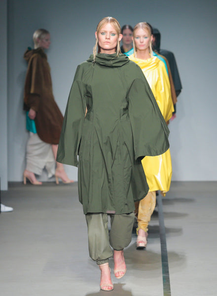 Women's Cycling Raincoat: Essential for Wet and Windy Days