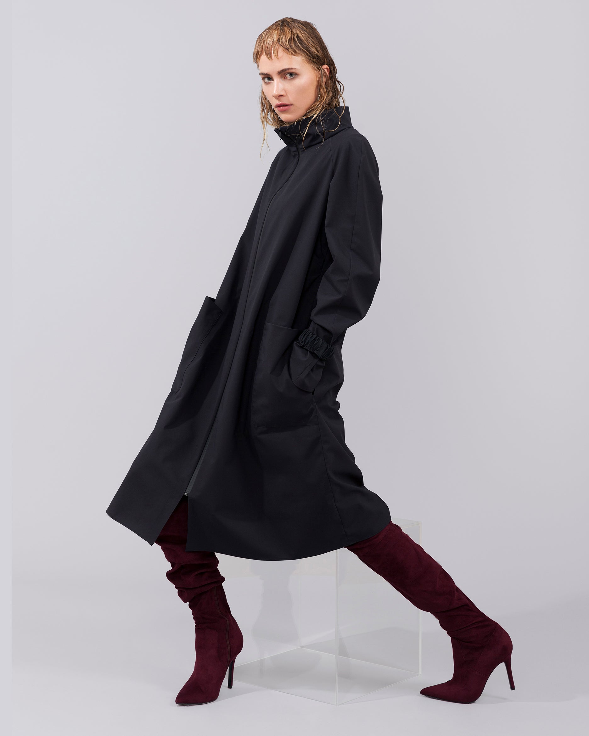 Lightweight hot sale black raincoat